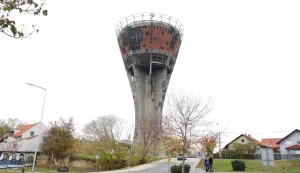 Vukovar, 14. 11. 2024., Vukovar - reportaža, vodotoranj, pastoralni centar, imena poginulih ploča, hotel Dunav, centar grada, memorijalno grobljeSNIMIO BRUNO JOBST