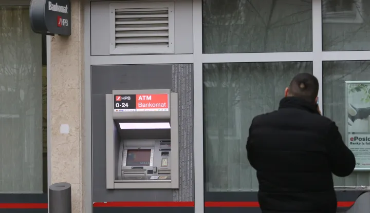 Osijek, 15. 12. 2022, Pocelo gasenje i prilagodba bankomata zbog prelaska na Euro. Bankomat. Ilustracija.snimio GOJKO MITIĆ