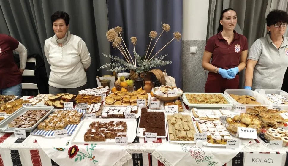 Manifestacija “Što su pekle naše bake”: Zamirisalo je 36 vrsta kolača