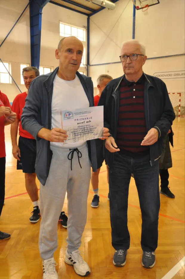 Malonogometni turnir Udruge umirovljenika HEP-a Slavonije i Baranje: Pehar osvojila osječka podružnica