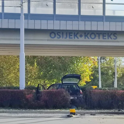 Prometna nesreća na kružnom toku između Osijeka i Višnjevca
