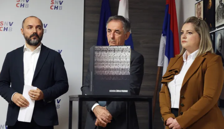 Zagreb, 30.10.2025 - Konferencija za novinare organizacija Srba u Hrvatskoj na kojoj ?e izraziti negodovanje nakon skupa koji se odr?ao u Hrvatskom saboru, a na kojem su se negirale ?rtve i zlo?ini koje je po?inila NDH u usta?kom koncentracijskom logoru Jasenovac. Na slici Boris Milo?evi?, Milorad Pupovac, Anja ?impraga. foto HINA/Lana SLIVAR DOMINI?/ ik