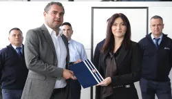 Osijek, 30. 10. 2025., Autobusni kolodvor Osijek, ugovor, prijevoz učenika, prijevoz, Arriva, autobus, autobusi, Nata&scaron;a Trami&scaron;ak, Dražen Divjak - predsjednik Uprave Arriva SNIMIO BRUNO JOBST