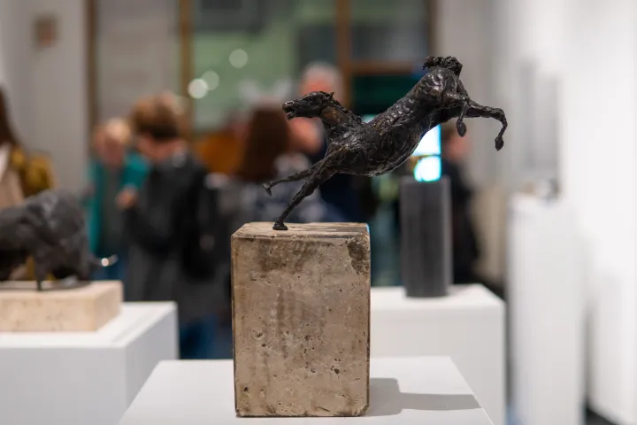 Osijek, 30. 10. 2025., Osijek, MLU - privremeni prostor IIzožba XV. Memorijal Ive Kerdića - triennale hrvatskog medaljstva i male plastikeizložba; medaljstvo; mala plastika; memorijal; ivo kerdić; MLU