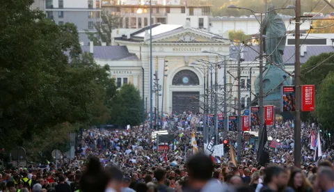 epa12344304 Protesters march during a remembrance rally for the victims of the Novi Sad train accident in Belgrade, Serbia, 01 September 2025. The march, organized by high school and university students, commemorates ten months since the railway station canopy collapsed on 01 December 2024, killing 16 people. EPA/ANDREJ CUKIC