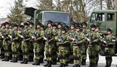 slavonija...vinkovci...03.04.2018.vojarna 5. gardijske brigade Slavonski sokolovi; Svečani ispraćaj 2. hrvatskog kontingenta u sklopu NATO ojačane prednje prisutnosti (2. HRVCON eFP) u Republiku Poljsku; foto Gordan Panić