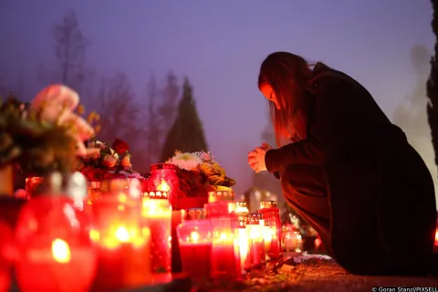 01.11.2024., Krematorij, Mirogoj, Zagreb - Krematorij na zagrebackom Mirogoju na blagdan Svih Svetih u jesenskoj maglenoj noci obasjan svijetlom lampasa. Photo: Goran Stanzl/PIXSELL