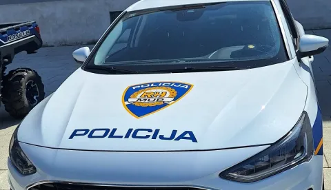 Policijski službeni automobil, policija, očevid, ilustracija
