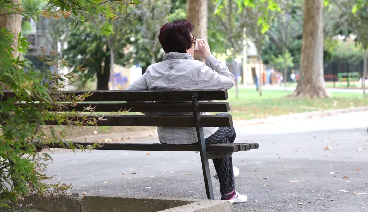 Osijek, 24. 09. 2025., Sjenjak, slobodnjak, slobodnjaci, jesen; hladnije vrijeme; kava; ispijanje kave, umirovljenik; umirovljenici SNIMIO BRUNO JOBST