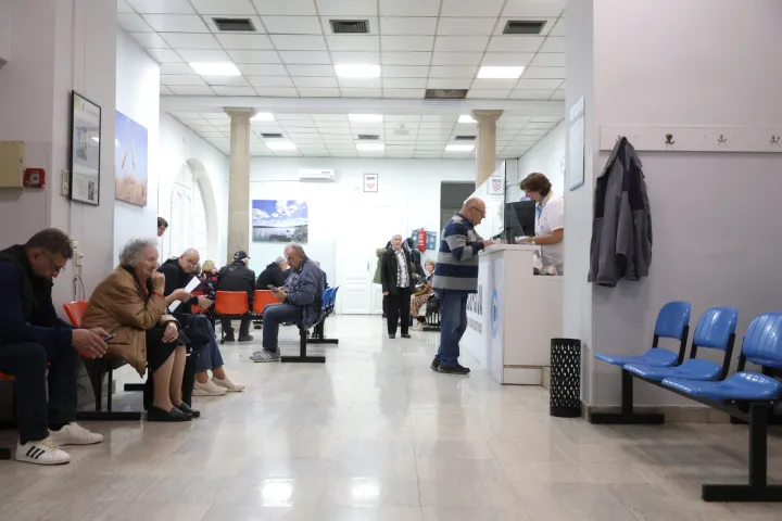 Osijek, 03. 11. 2025., Europska avenija 14, Očni odjel, posjet, Klinika za očne bolesti, očne bolesti, Ugovor o darivanju čestica, čekaonica; bolnica SNIMIO BRUNO JOBST