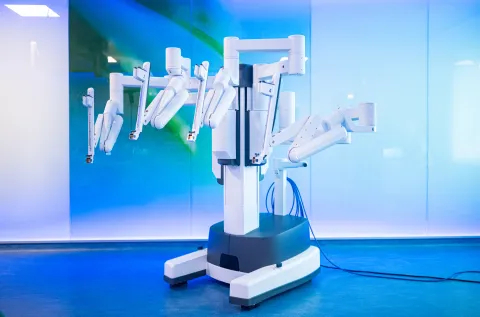 Bolovi izazvani žučnim kamencima mogu značajno naru&scaron;iti kvalitetu života, a strah od operacije često dodatno otežava odluku o liječenju. 