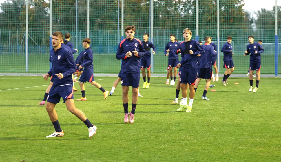 Osijek, 27. 10. 2025., Opus Arena, Hrvatska nogometna reprezentacija, U-17, priprema, pripreme, trening SNIMIO BRUNO JOBST