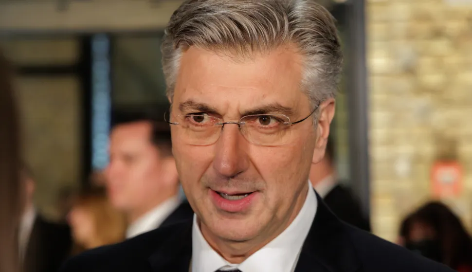 Zagreb, 03.11.2025. - Svečano otvorenje nove scene Hrvatskoga narodnog kazališta u Zagrebu, HNK2. Program pod nazivom "Slava umjetnosti 2.0" je režirao Krešimir Dolenčić, a sudjelovala su sva tri ansambla HNK.Na fotografiji Andrej Plenković.foto HINA/ Edvard ŠUŠAK