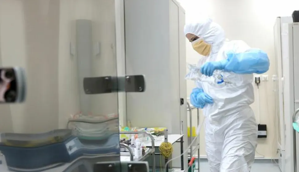 OSIJEK, 02. 02. 2017, KLINIČKI BOLNIČKI CENTAR, KBC OSIJEK. ZAVOD ZA ONKOLOGIJU. SVJETSKI DAN BORBE PROTIV RAKA. PRIPREMA CITOSTATIKA...snimio GOJKO MITIĆ