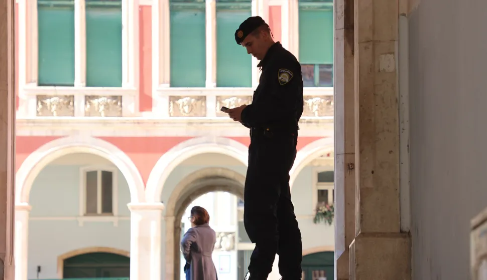04.11.2025., Split - Milorad Pupovac stigao je u Split na manifestaciju Dani srpske kulture. Manifestacija se i danas nastavlja unatoc sinocnjem incidentu u kojemu su huligani upali u prostorije gdje se odrzavalo i vikali ZDS kako bi sprijecili odrzavanje folklorno-dramske veceri. Photo: Ivana Ivanovic/PIXSELL