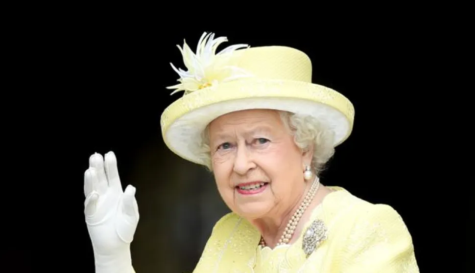 epa10170446 (FILE) - Britain's Elizabeth II waves as she arrives to St Paul's Cathedral ahead of The National Service of Thanksgiving to mark her 90th birthday in London, Britain, 10 June 2016 (reissued 08 September 2022). According to a statement issued by Buckingham Palace on 08 September 2022, Britain's Queen Elizabeth II has died at her Scottish estate, Balmoral Castle, on 08 September 2022. The 96-year-old Queen was the longest-reigning monarch in British history. EPA/FACUNDO ARRIZABALAGA *** Local Caption *** 52813545