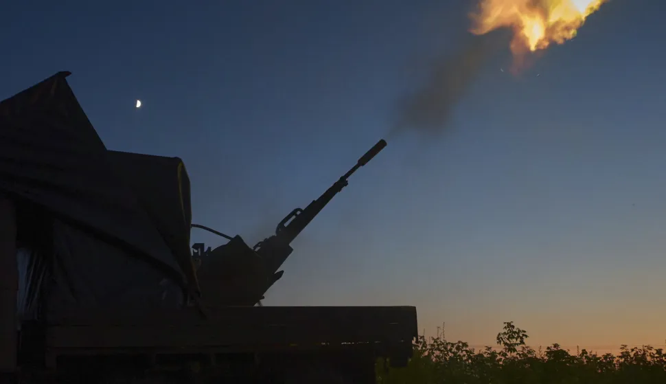 epa12212749 Ukrainian servicemen from the anti-drone mobile fire team shoot at a Russian drone flying toward Kharkiv, with a ZU-23 anti-aircraft twin-barreled autocannon in the Kharkiv region of Ukraine, late evening of 02 July 2025 (issued on 03 July 2025), amid the ongoing Russian invasion. EPA/SERGEY KOZLOV