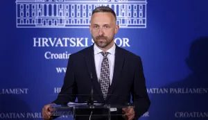 Zagreb, 20.05.2025 - Ministar rada, mirovinskoga sustava, obitelji i socijalne politike Marin Piletić održao je konferenciju za medije u Hrvatskom saboru na kojoj je govorio o mirovinskoj reformi.foto HINA/ Damir SENČAR/ ds