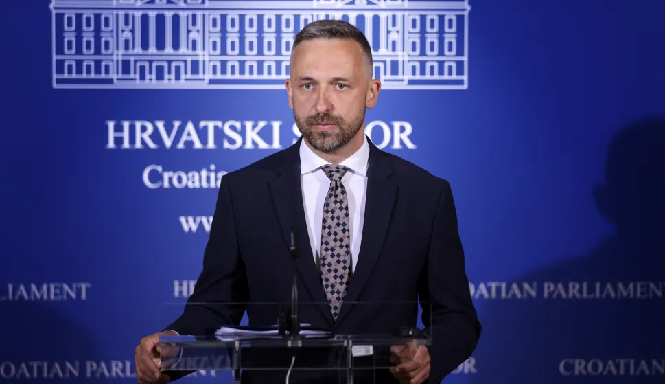 Zagreb, 20.05.2025 - Ministar rada, mirovinskoga sustava, obitelji i socijalne politike Marin Piletić održao je konferenciju za medije u Hrvatskom saboru na kojoj je govorio o mirovinskoj reformi.foto HINA/ Damir SENČAR/ ds