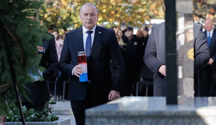 Zagreb, 05.11.2025. - Obilježavanje 35. objetnice osnivanja 1. gardijske brigade Tigrovi te 18. obljetnice 1. mehanizirane bojne Tigrovi obilježeno je komemorativnim skupom kod spomenika poginulih pripadnika 1. gbr "Tigrovi".Na fotografiji Tomo Medved.foto HINA/ Edvard ŠUŠAK