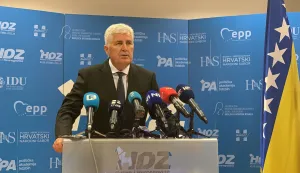 Mostar, 15.09.2025. - Predsjednik HDZ-a BiH Dragan Čović ocijenio je da europski put te zemlje nije izgubljen te je najavio razgovore s bo&scaron;njačkim i srpskim političkim strankama unatoč te&scaron;kim blokadama i krizi u zemlji koja je produbljena presudom i razrje&scaron;enjem predsjednika Republike Srpske Milorada Dodika. foto HINA/ Zoran KRE&Scaron;IĆ/ tm
