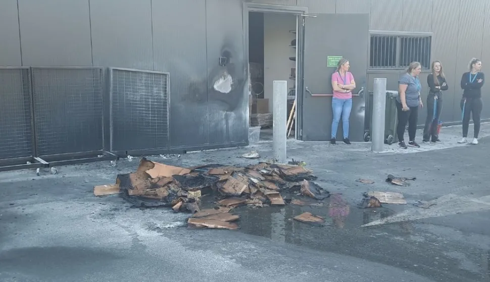 Požar sa stražnje strane trgovine Tedi u Požegi