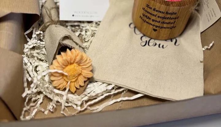 IZLOŽBA "WOODEN GLOW MIRISNA PRIČA"