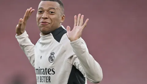 epaselect epa12016560 Kylian Mbappe of Real Madrid attends a training session at Arsenal stadium in London, Britain, 07 April 2025. Arsenal face Real Madrid in a UEFA Champions League quarter-finals 1st leg soccer first round match on 08 April. EPA/VINCE MIGNOTT