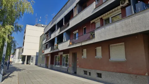 Zgrade na Trgu slobode, Beli Manastir