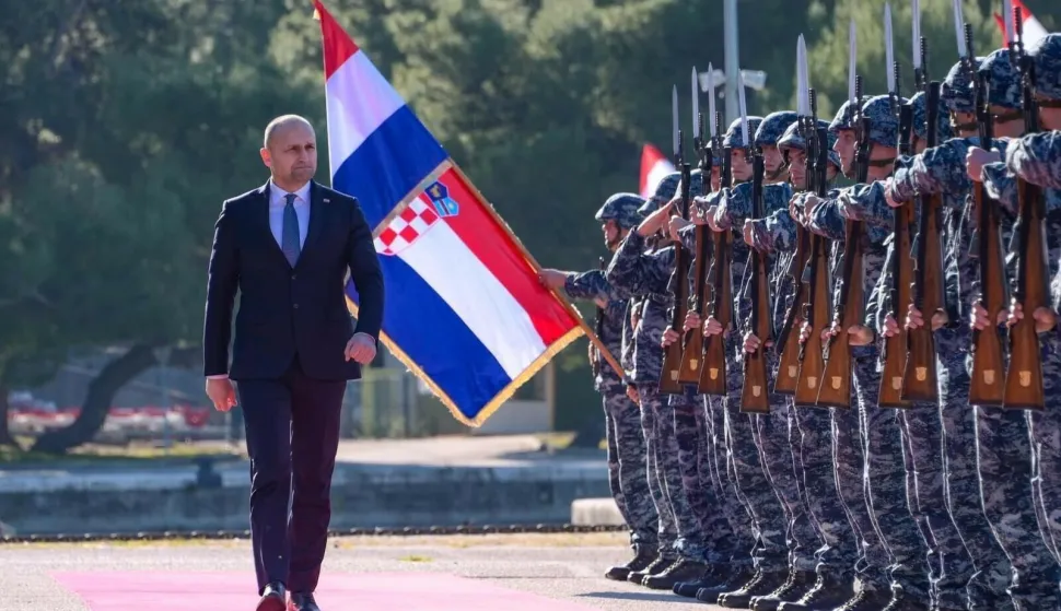 IVAN ANU&Scaron;IĆ potpredsjednik vlade i ministar obrane