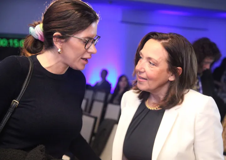 Opatija, 07.11.2025. - U U Grand Hotelu 4 Opatijska cvijeta održana je Konferencija poslodavaca u zdravstvu Hrvatske. Na fotografiji ministrica zdravstva Irena Hrstić (D). foto HINA/ Miljenko KLEPAC/ mk