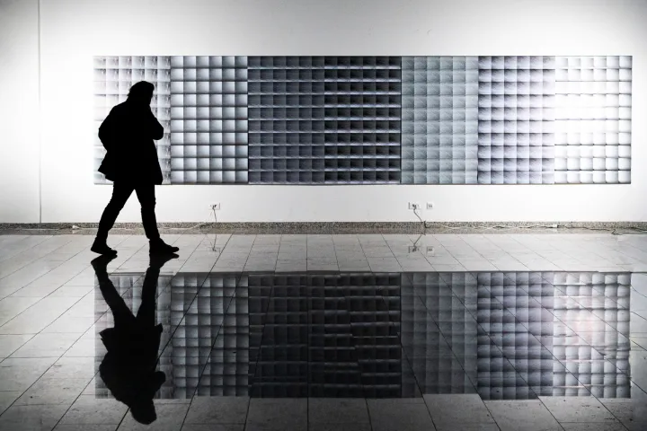 Osijek, 8. 11. 2025., Izložba Ane Mušćet - ŠAVOVIizložba; Kulturni centar Osijek; Ana Mušćet; djelo; posjetitelj