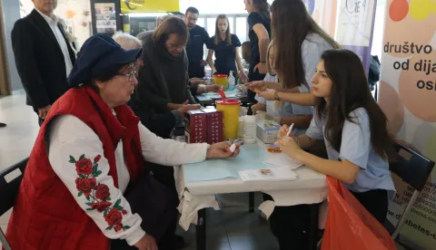 Osijek, 08. 11. 2025, Portanova, prizemlje. Dan šečerne bolesti. Javno zdravstvena akcija, mjeranja šečera...snimio GOJKO MITIĆ