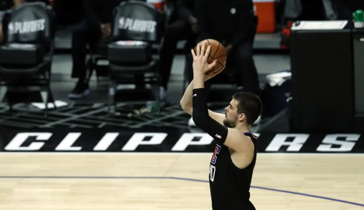 epa09272213 LA Clippers center Ivica Zubac misses a free throw during the fourth quarter of the game 4 of the NBA playoffs between the Utah Jazz and the Los Angeles Clippers at the Staples Center in Los Angeles, California, USA, 14 June 2021. EPA/ETIENNE LAURENT SHUTTERSTOCK 