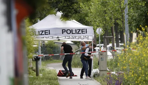 epa12168274 Police officers conduct investigation at the Dreierschutzengasse high school following a shooting in Graz, Austria, 10 June 2025. At least nine people were killed in the incident, including the shooter, authorities confirmed. EPA/ANTONIO BAT