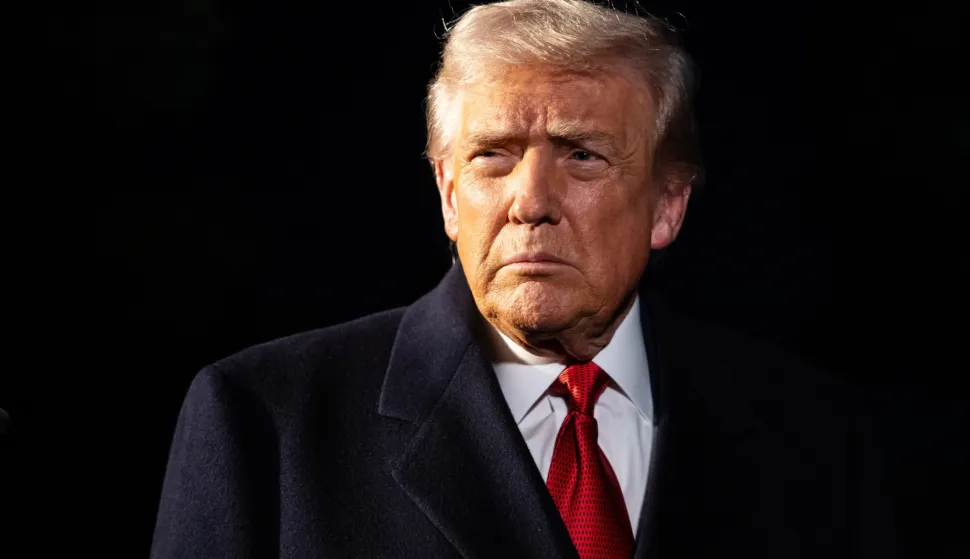 epa12480059 US President Donald Trump speaks with reporters as he departs on the South Lawn of the White House to board Marine One, in Washington, DC, USA, 24 October 2025. EPA/Francis Chung/POOL
