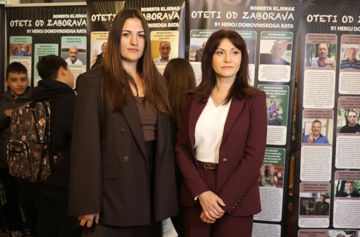 Osijek, 10. 11. 2025., HNK, svečani foayer, izložba, Oteti od zaborava, Roberta Kljenak, Nataša TramišakSNIMIO BRUNO JOBST
