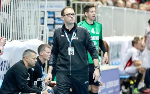 ?hrvoje horvat mali cveba trener nexea------gn dva stupca color sport
