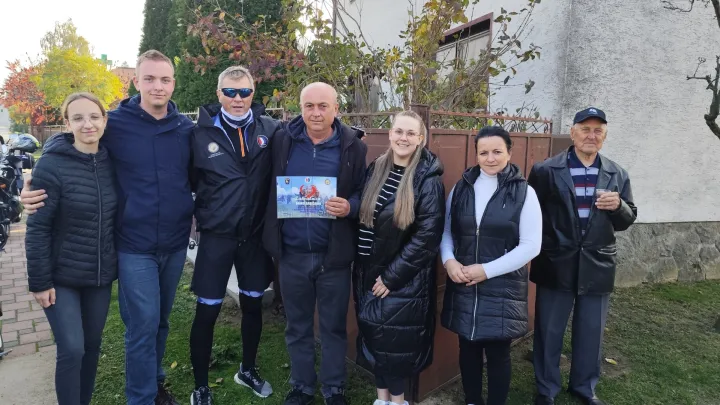 Dražen Šafar i obitelj Radičanin na dočeku u Koški SNIMIO: VLADIMIR GRGURIĆ