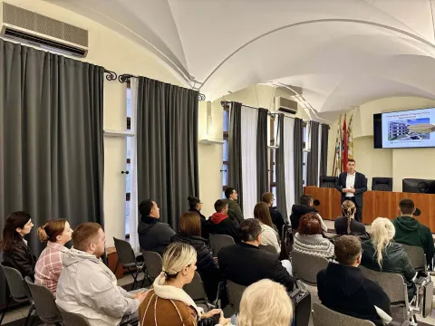 VINKOVCI - u gradskoj vijećnici održana prezentacija Programa dru&scaron;tveno poticane stanogradnje POSSTUDENI 2025.