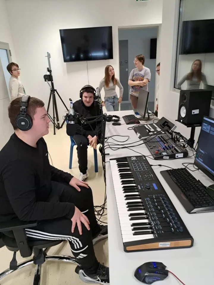 Centar izvrsnosti u ELPROS-u: Od robotike do UI-ja, od šaha do podcasta