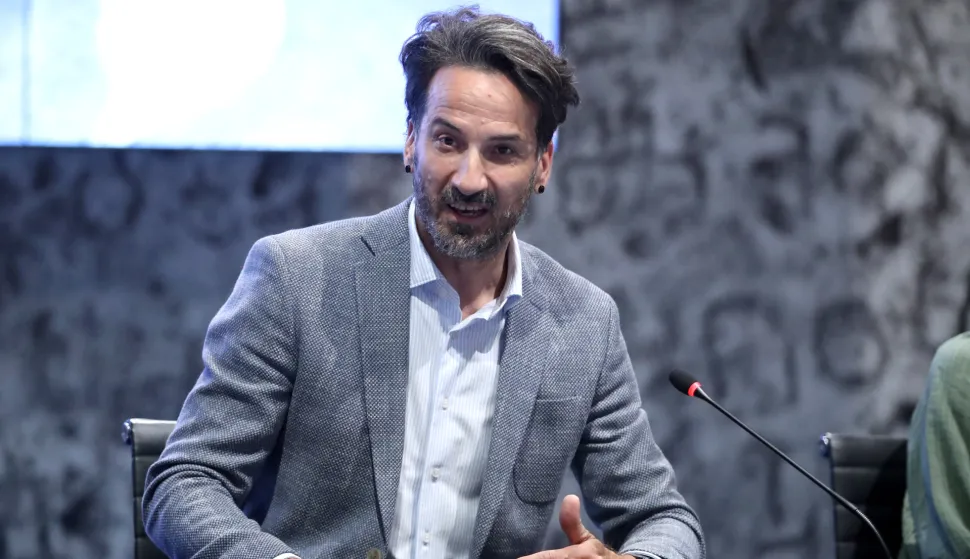 Zagreb, 29.05.2025. - Ministar rada, mirovinskoga sustava, obitelji i socijalne politike Marin Piletić svečano je uručio nagrade za izuzetne uspjehe ostvarene u promicanju i obavljanju udomiteljstva u 2025. godini u povodu Nacionalnog dana udomiteljstva. Na fotografiji Marin Miletić. foto HINA /Zvonimir KUHTIĆ/ kuzo