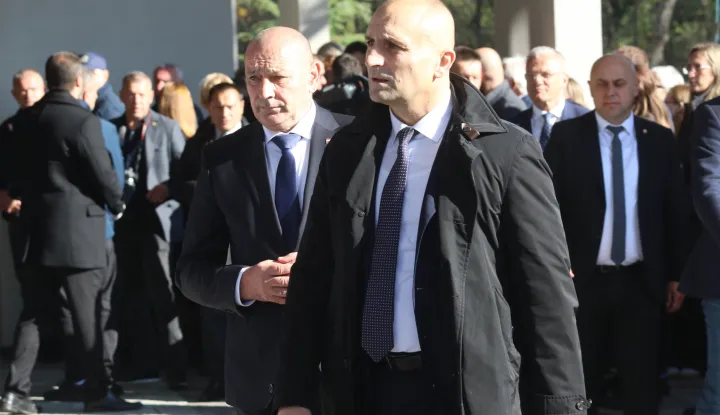 Vukovar, 06. 11. 2025, Vukovar posljednji ispračaj Jean - Michel Nicoliera u Vukovaru. Posljednji sipračaj Jean Michel Nicoliera na Memorijalnom groblu. Tomo Medved i Ivan Anušić.snimio GOJKO MITIĆ