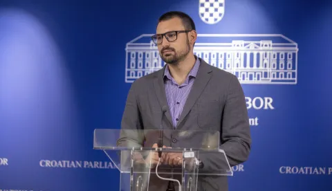 Zagreb, 24.10.2025 - Konferencija za medija kluba zastupnika Možemo-a. Na fotografiji Jelena Milo&scaron;, Marin Živković. foto HINA/ Daniel KASAP/ dk