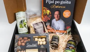 Pijat po guštu ekskluzivna je poklon kutija koja spaja vrhunske Selection proizvode i interaktivnu kuharicu nastalu u suradnji poznatog kuhara Antonija Brajkovića i Plodina