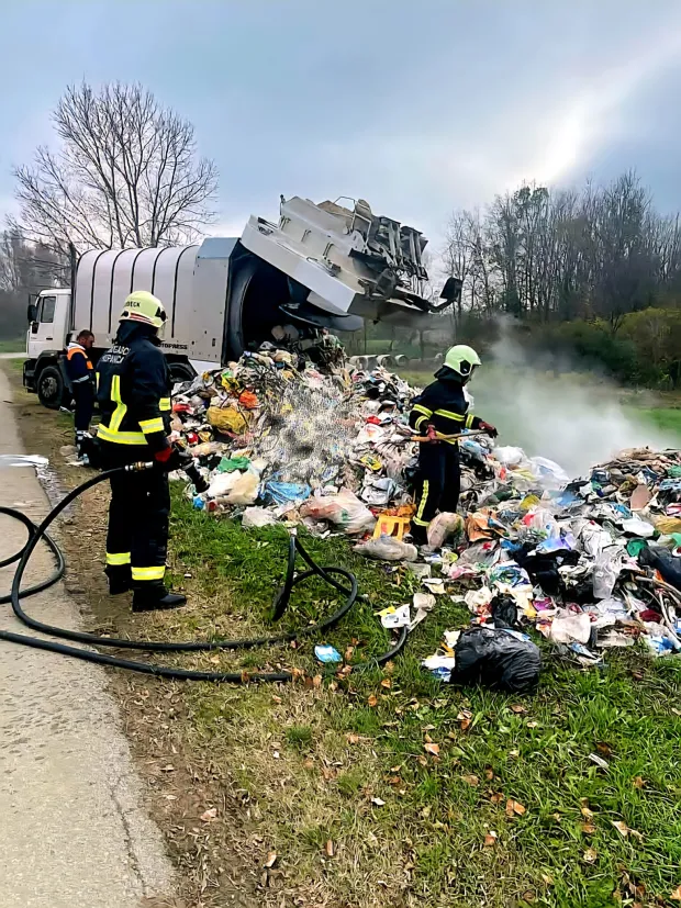 Zapalilo se smeće u Maloj Kopanici