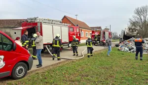 Zapalilo se smeće u Maloj Kopanici