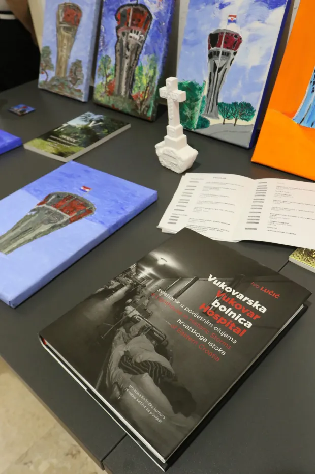 Osijek, 13. 11. 2025, Hotel Mursa, Predavanje o Vukovarskoj ratnoj bolnici.snimio GOJKO MITIĆ