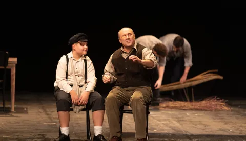 13.11.2025., HNK Osijek, Osijek - U HNK Osijek održala se je prva dramska premijera u okviru 119. kazališne sezone drama "Zavičaj, zaborav" u režiji Jasmina Novljakovića. Drama se temelji na istoimenom romanu Ludwiga Bauera o nostalgiji, djetinjstvu i nezaustavljivom kotaču povijesti. Photo: David Jerkovic/PIXSELL