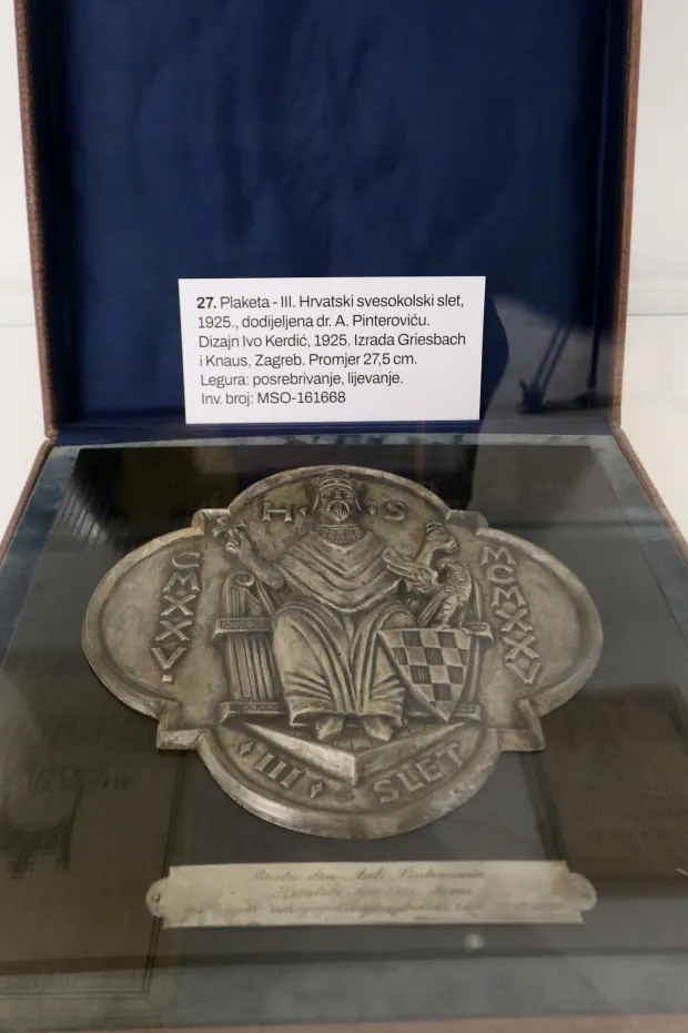 Osijek, 13. 11. 2025, Državni arhiv u Osijeku, DAOS. Otvorenje izložbe "Medalja povodom 1100 obljetnice Hrvatskog Kraljevstva - natječaj, izrada i povjesni kontekst.snimio GOJKO MITIĆ